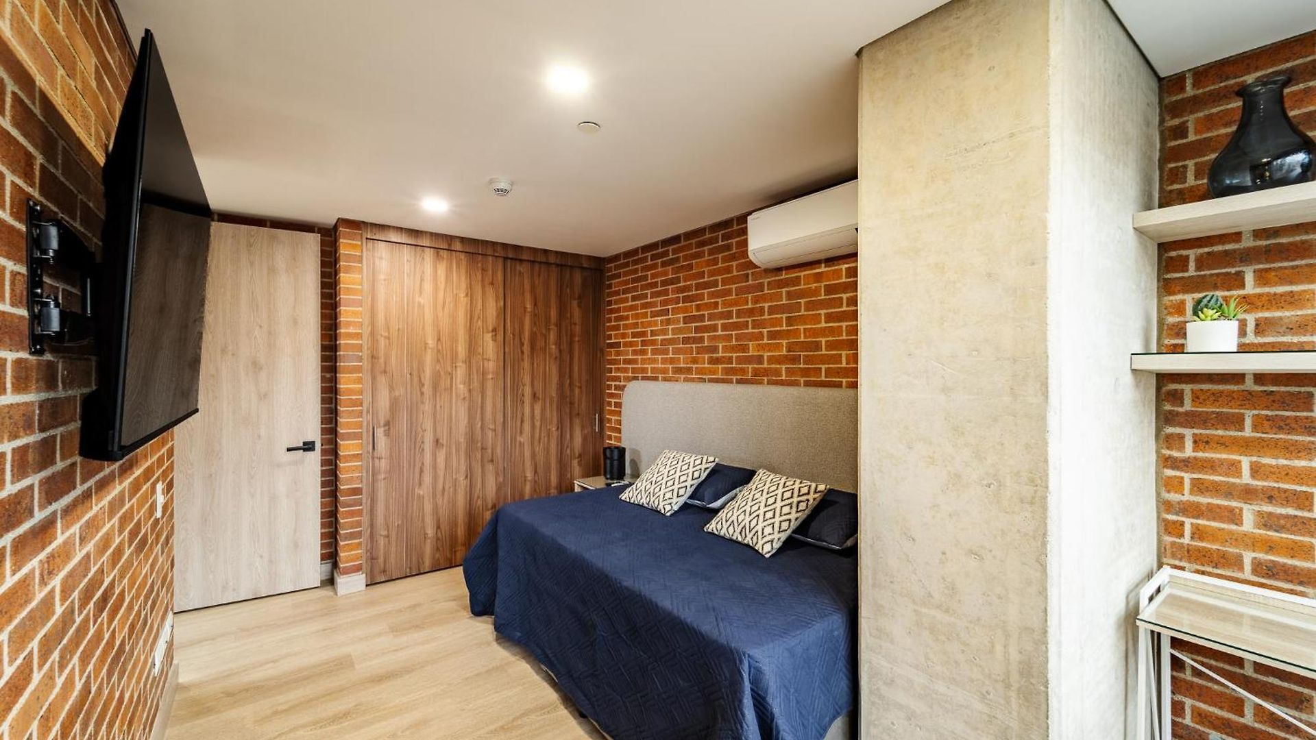 Apartamento Ubicado En, Laureles, Medellin