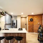Apartamento Ubicado En, Laureles, Medellin